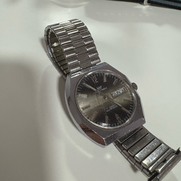 Silver Waltham Watch with Black Dial - Picture 1 of 2